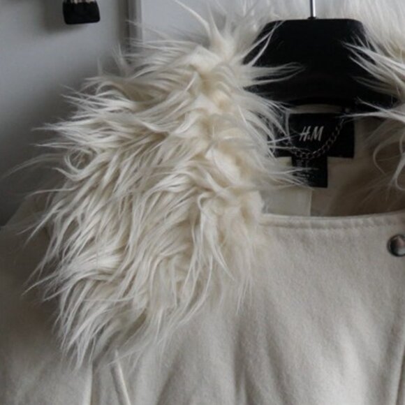 Winter wool white coat, with faux-shearling collar, Sz 2 - Picture 10 of 10